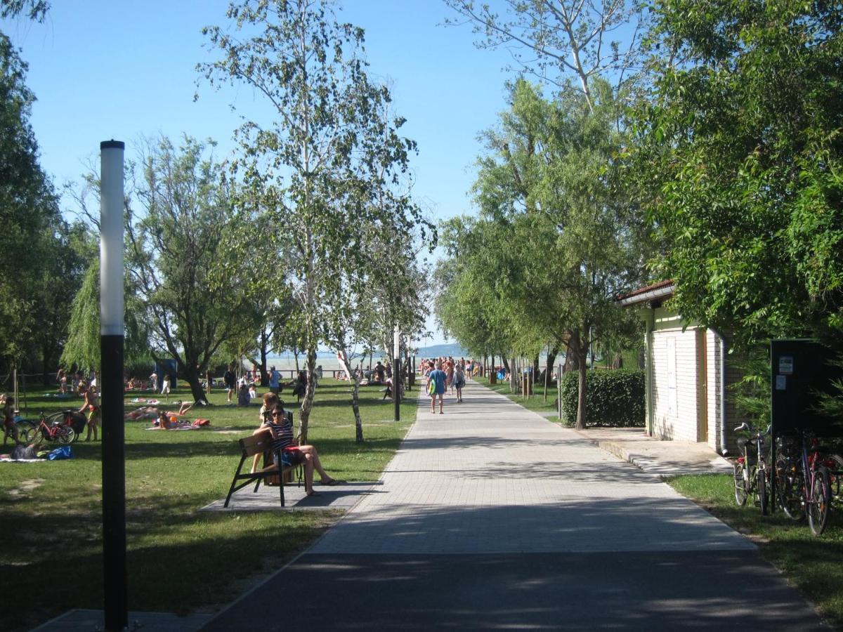 Tutijo Haziko Villa Balatonfenyves Bagian luar foto